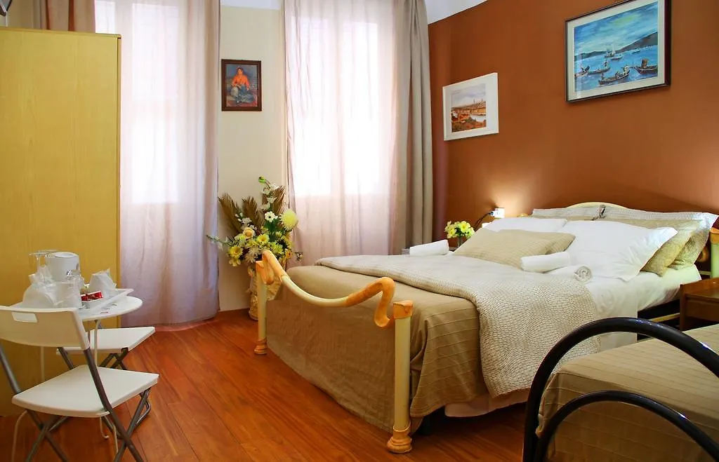 *** בית הארחה פירנצה Central Beds איטליה